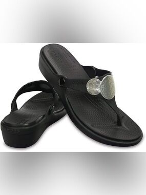 Crocs Sanrah Flip Flops Womens Size 6 Hammered Circle Wedge Black Silver Sandals